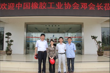 中橡協(xié)常務(wù)副會(huì)長(zhǎng)兼秘書(shū)長(zhǎng)鄧雅俐蒞臨安徽圣奧調(diào)研 